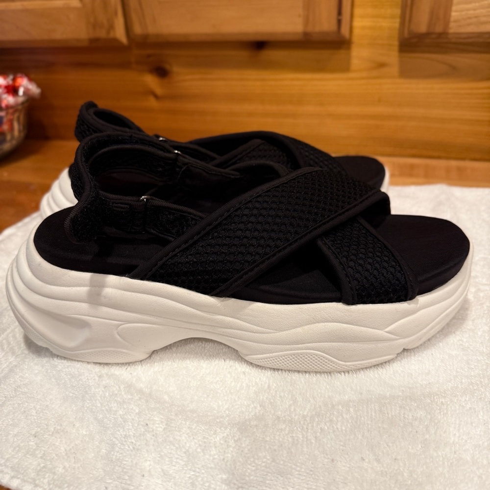 Bershka Black and White Women's Sandals‎ Sz 39